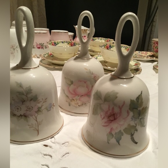Vintage Decorative Sadler Bell - Pink Roses w/Gold Trim - Made in England - Picture 1 of 4